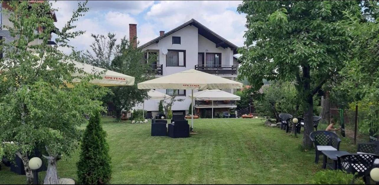Guest House Raffe Dobrinishte Exterior foto