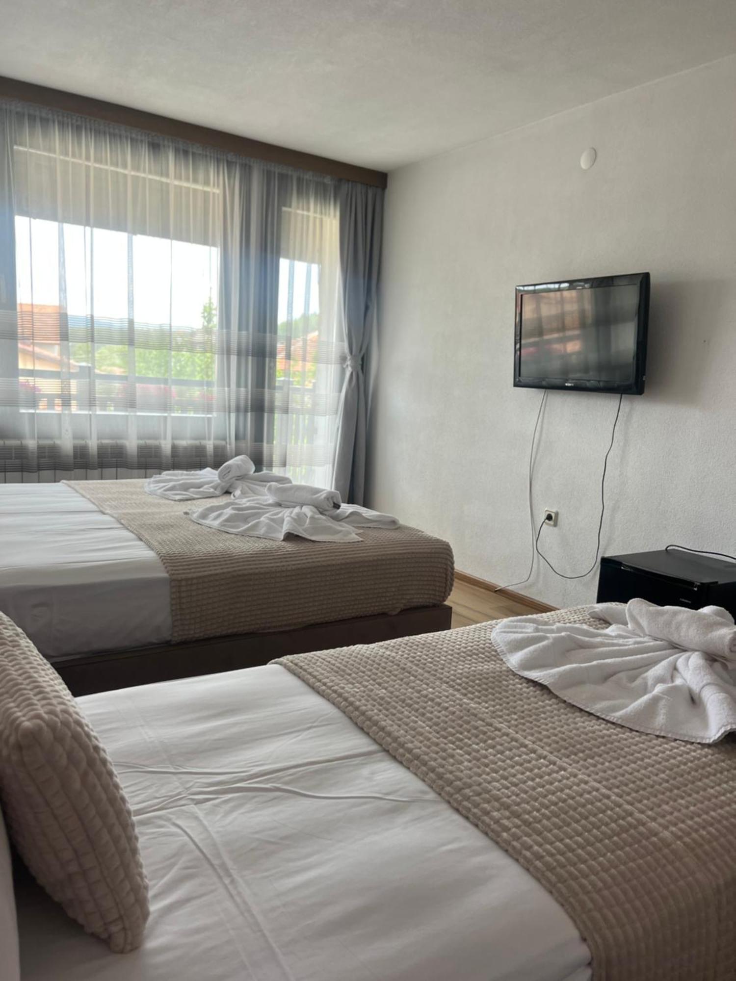 Guest House Raffe Dobrinishte Exterior foto