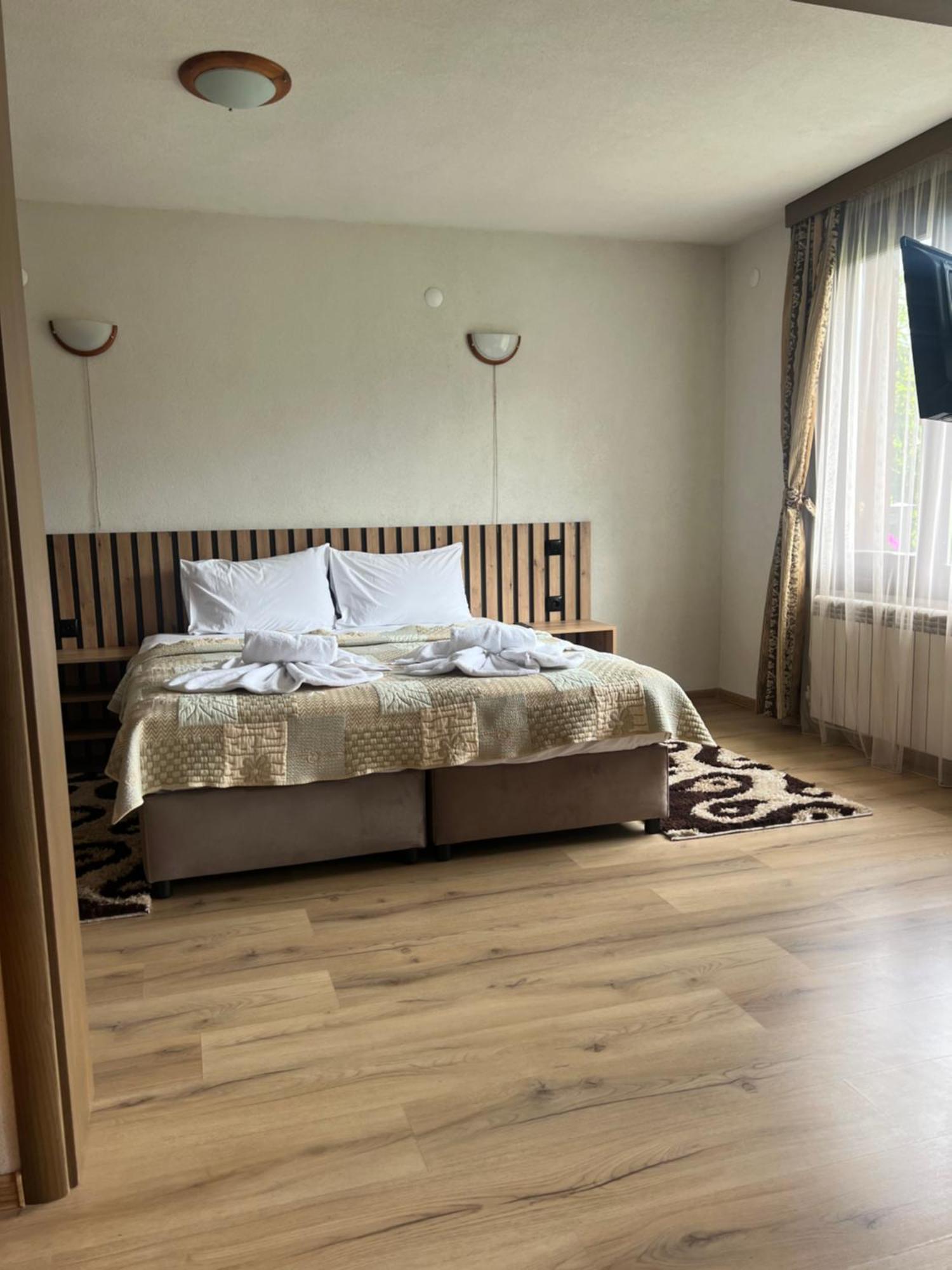Guest House Raffe Dobrinishte Exterior foto