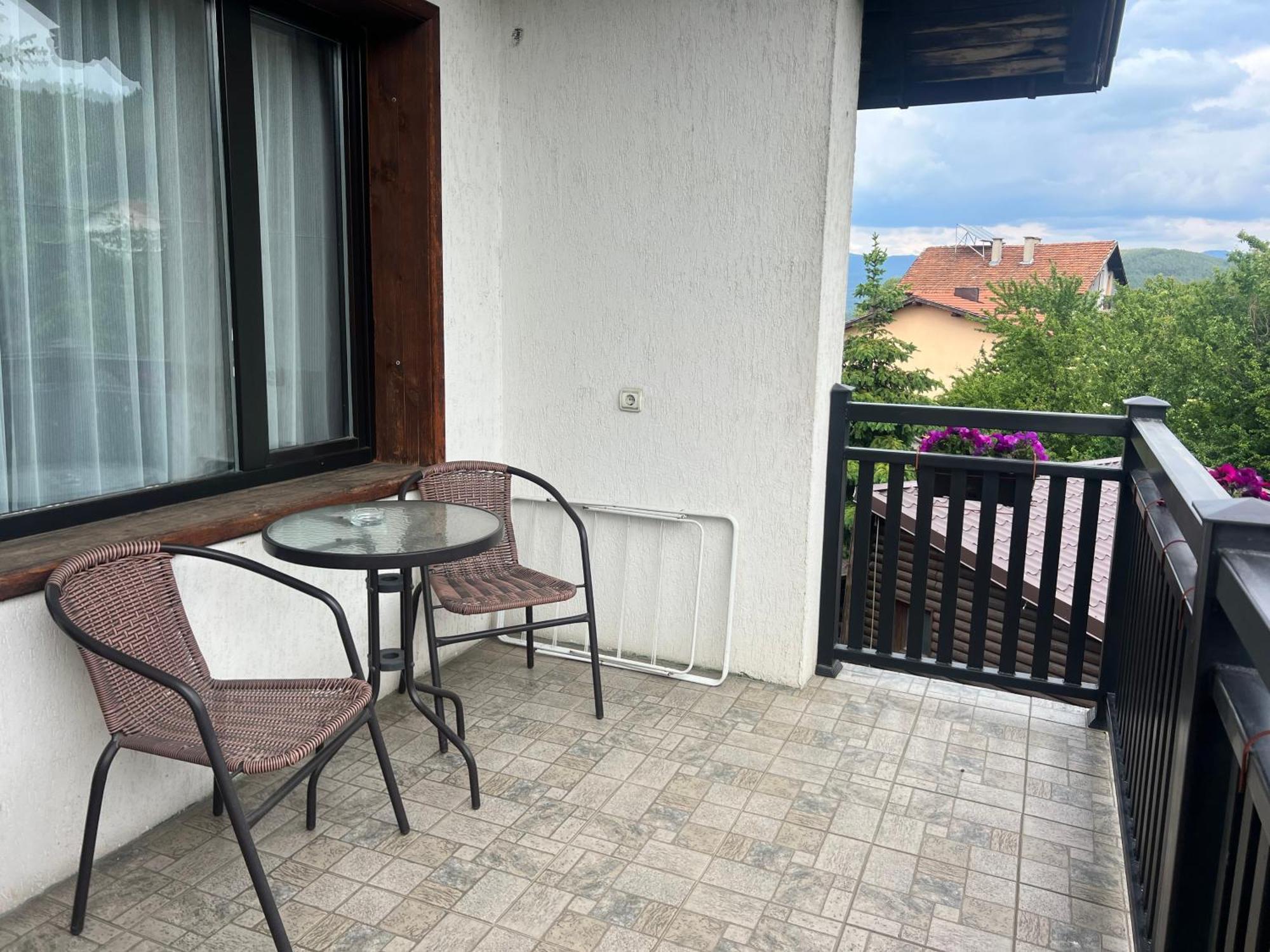 Guest House Raffe Dobrinishte Exterior foto
