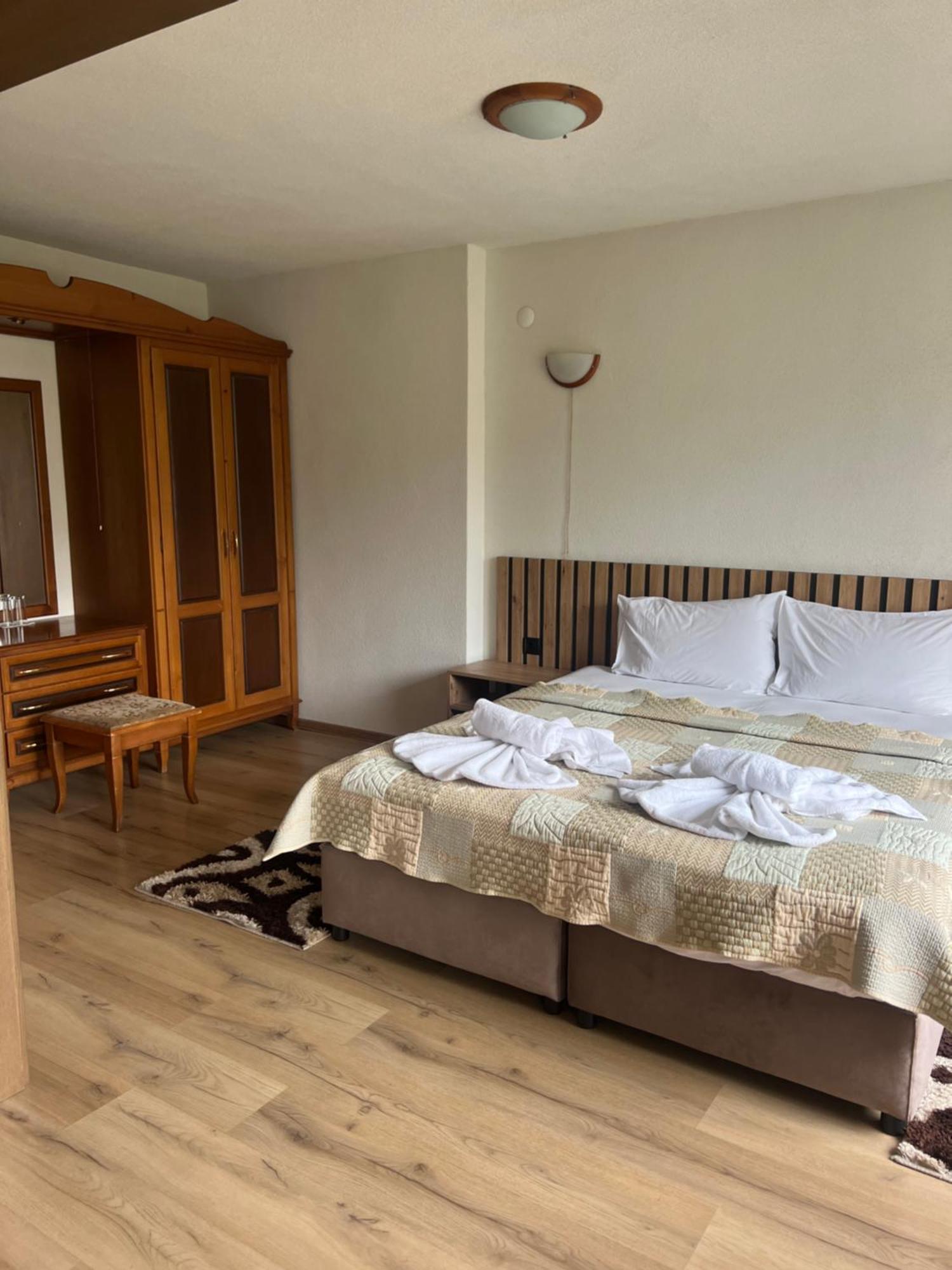 Guest House Raffe Dobrinishte Exterior foto